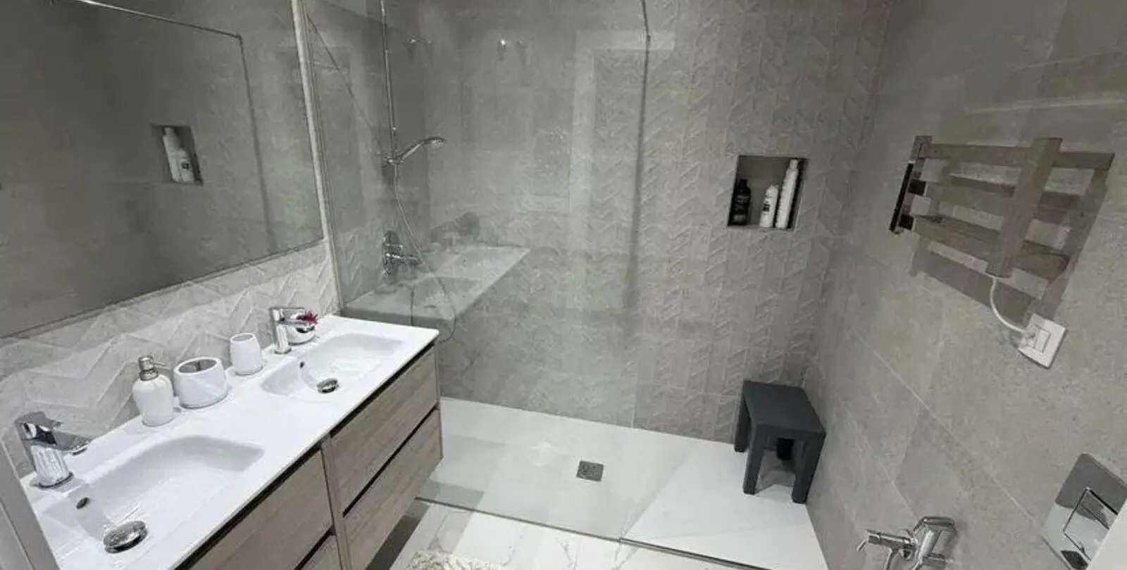 Sale of middle floor apartment in Puerto Banús 13