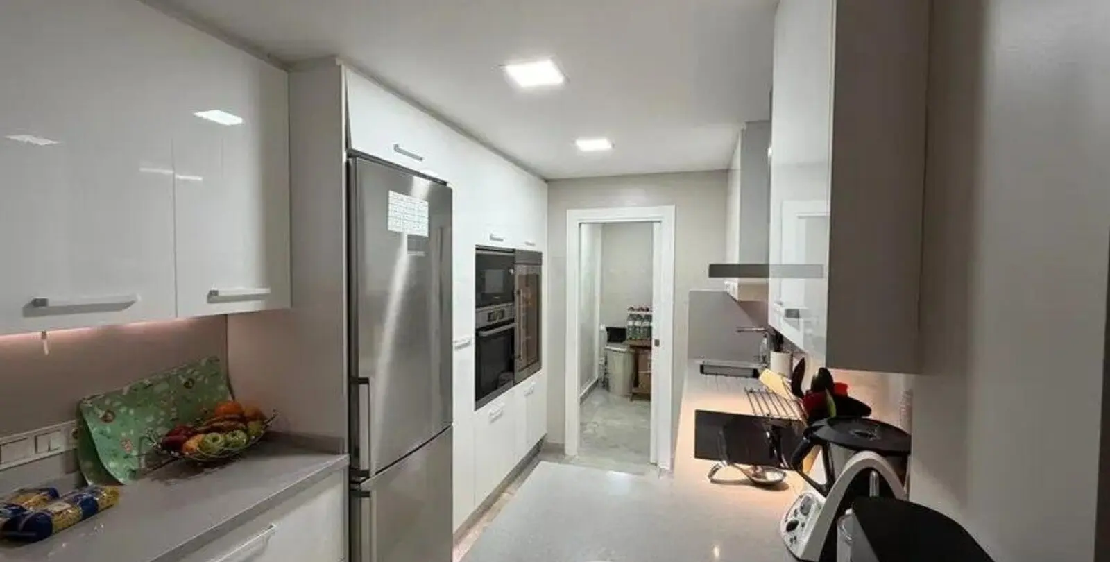 Venta de apartamento en planta media en Puerto Banús 7
