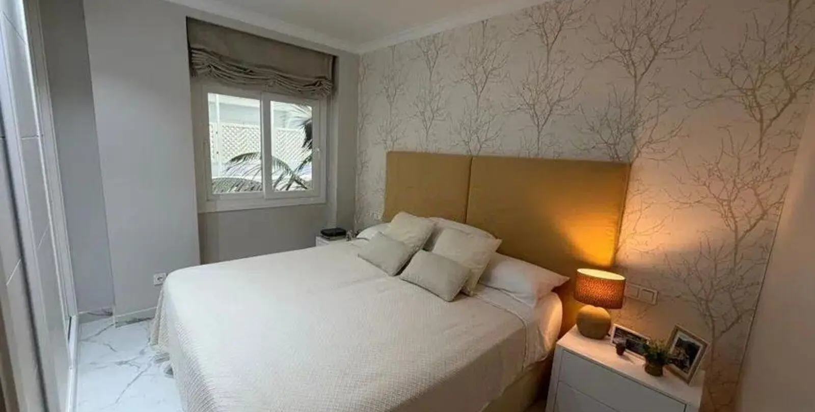 Venta de apartamento en planta media en Puerto Banús 8