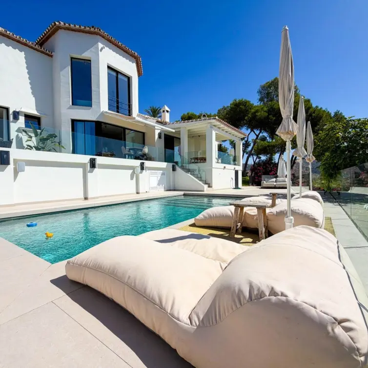 Sale of detached villa in Hacienda Las Chapas