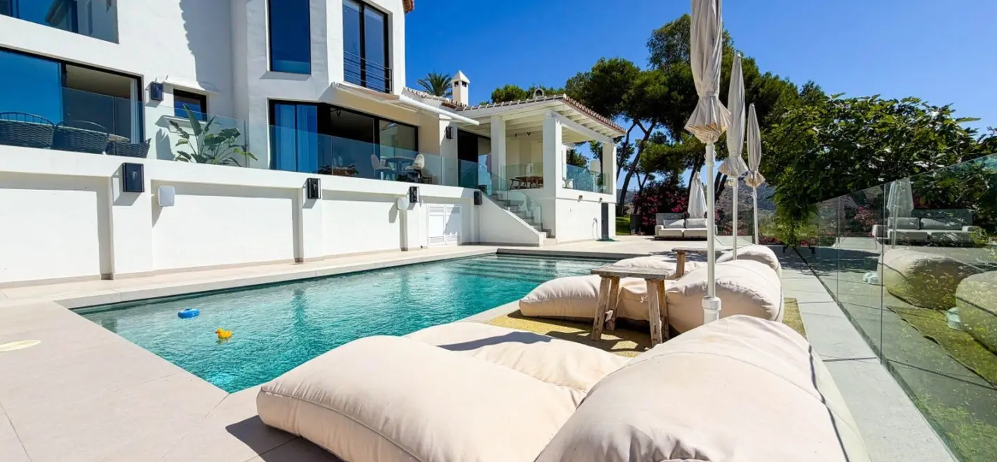 Sale of detached villa in Hacienda Las Chapas 0