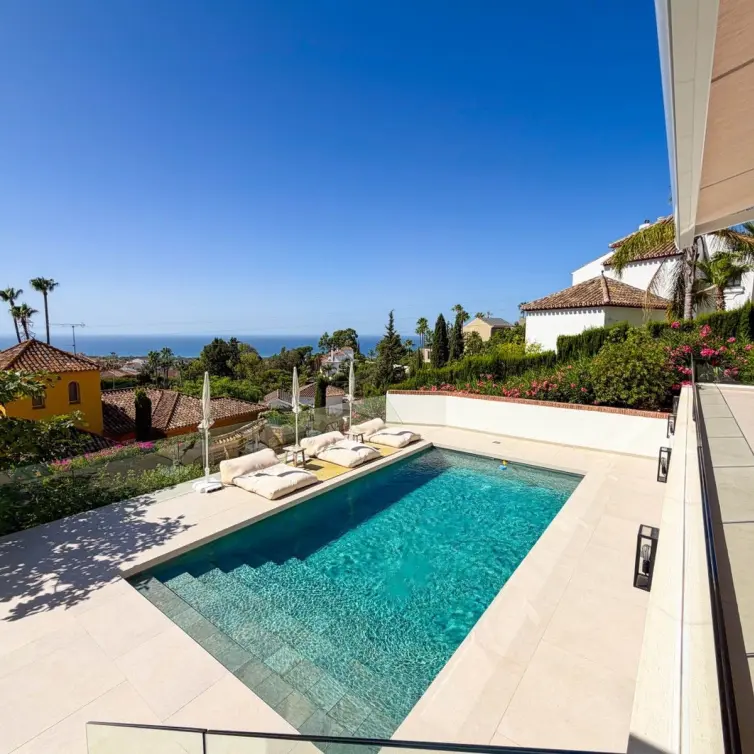 Sale of detached villa in Hacienda Las Chapas