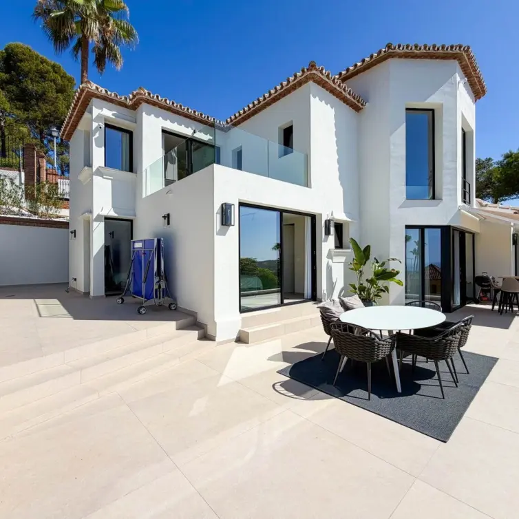 Sale of detached villa in Hacienda Las Chapas
