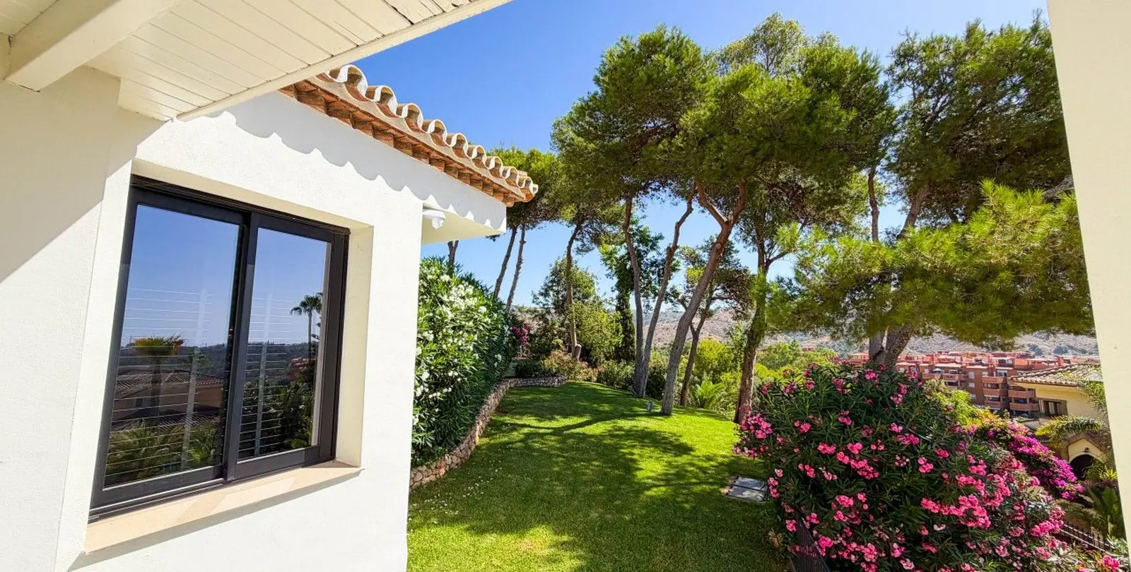 Sale of detached villa in Hacienda Las Chapas 6