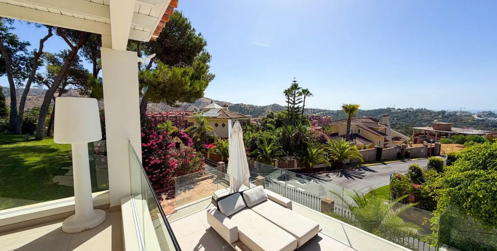 Sale of detached villa in Hacienda Las Chapas 10