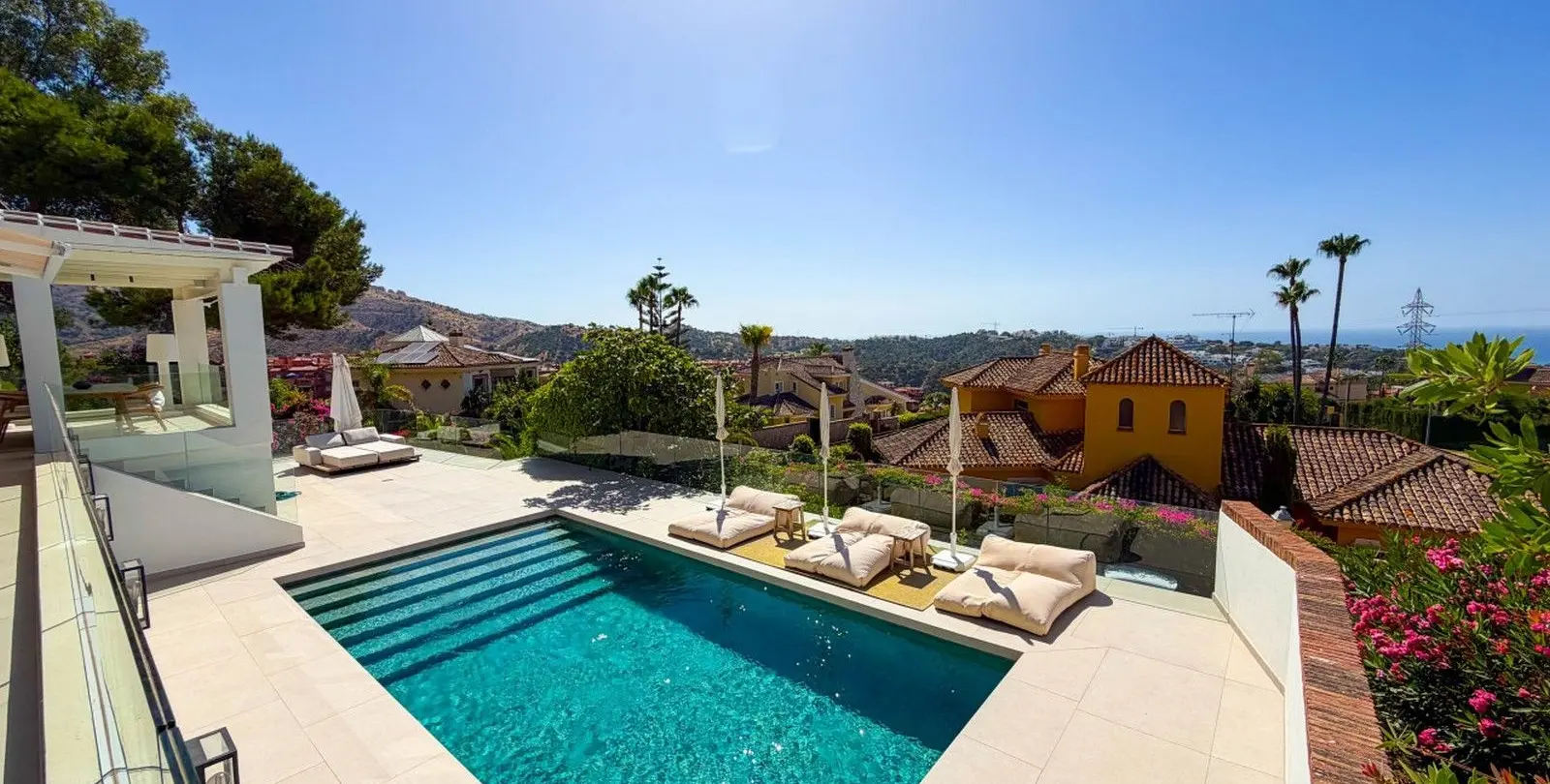 Sale of detached villa in Hacienda Las Chapas 11