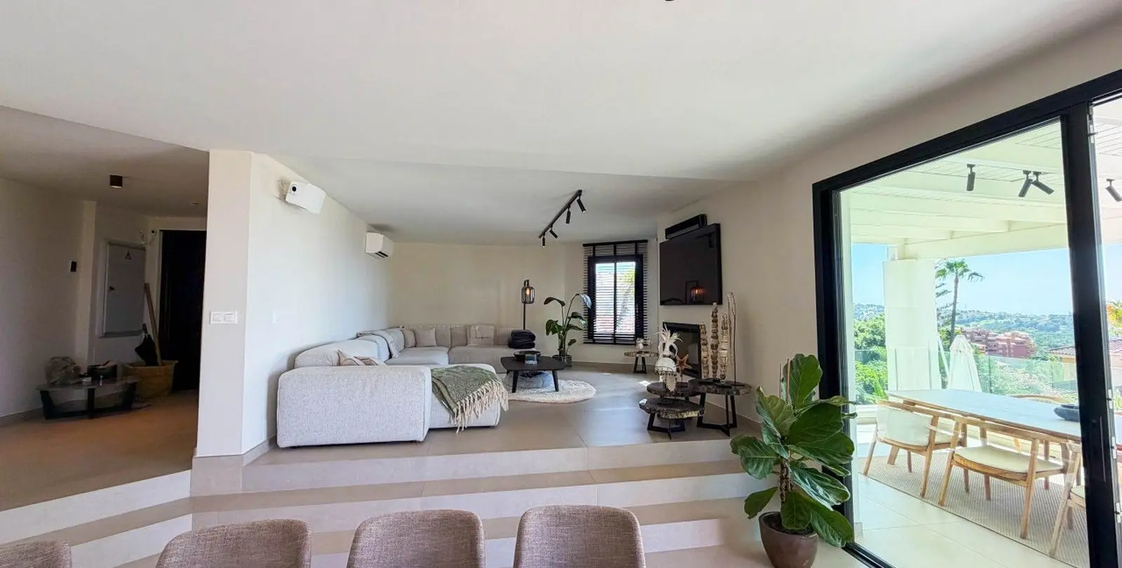 Sale of detached villa in Hacienda Las Chapas 13
