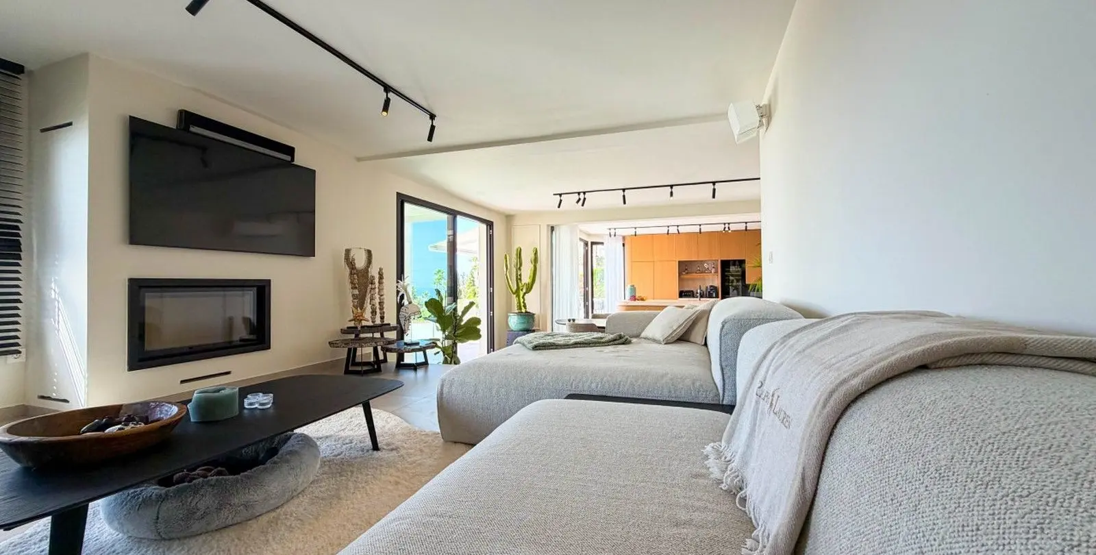 Sale of detached villa in Hacienda Las Chapas 14