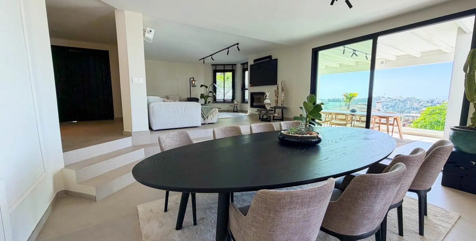 Sale of detached villa in Hacienda Las Chapas 17