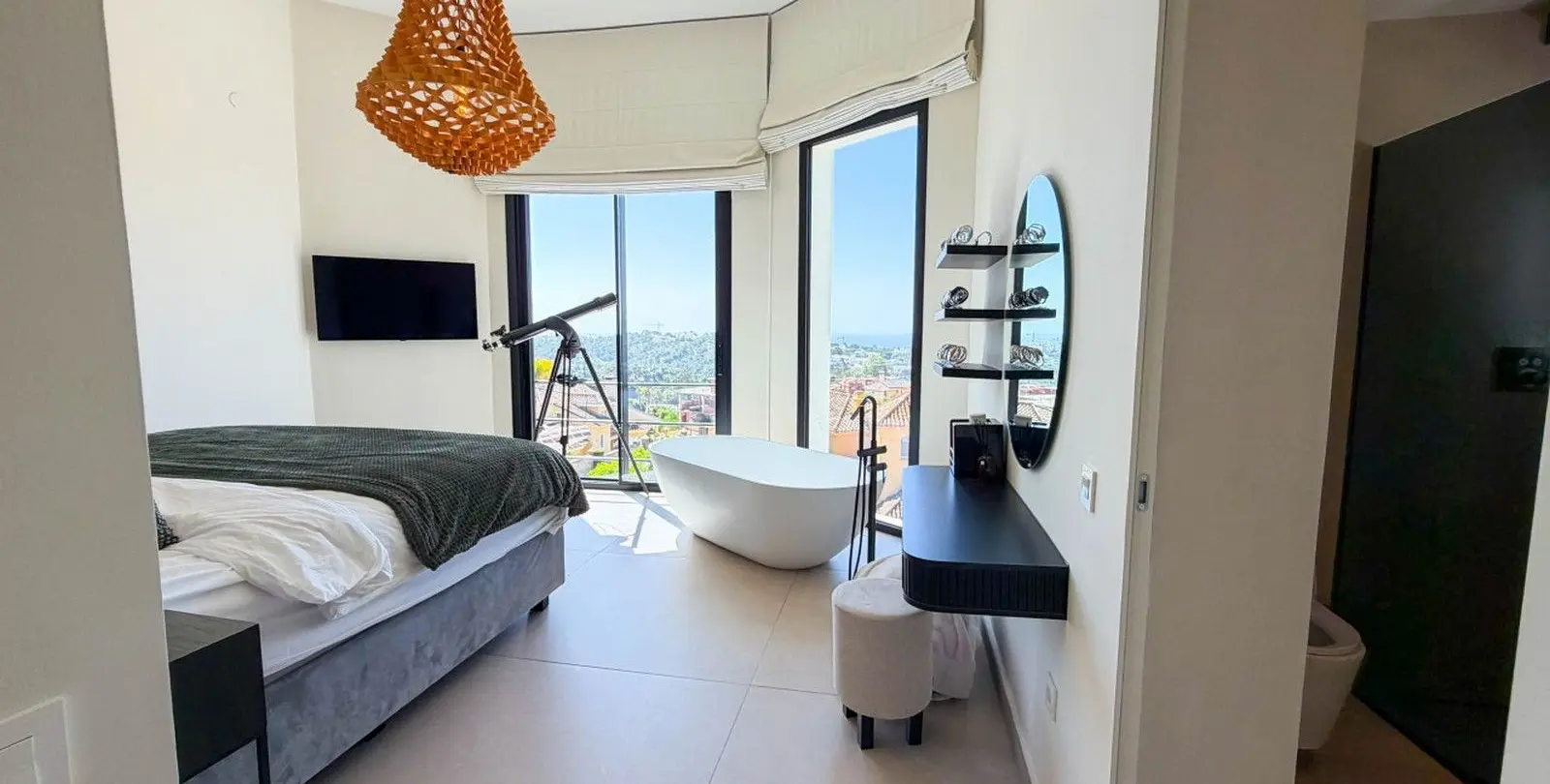 Sale of detached villa in Hacienda Las Chapas 19