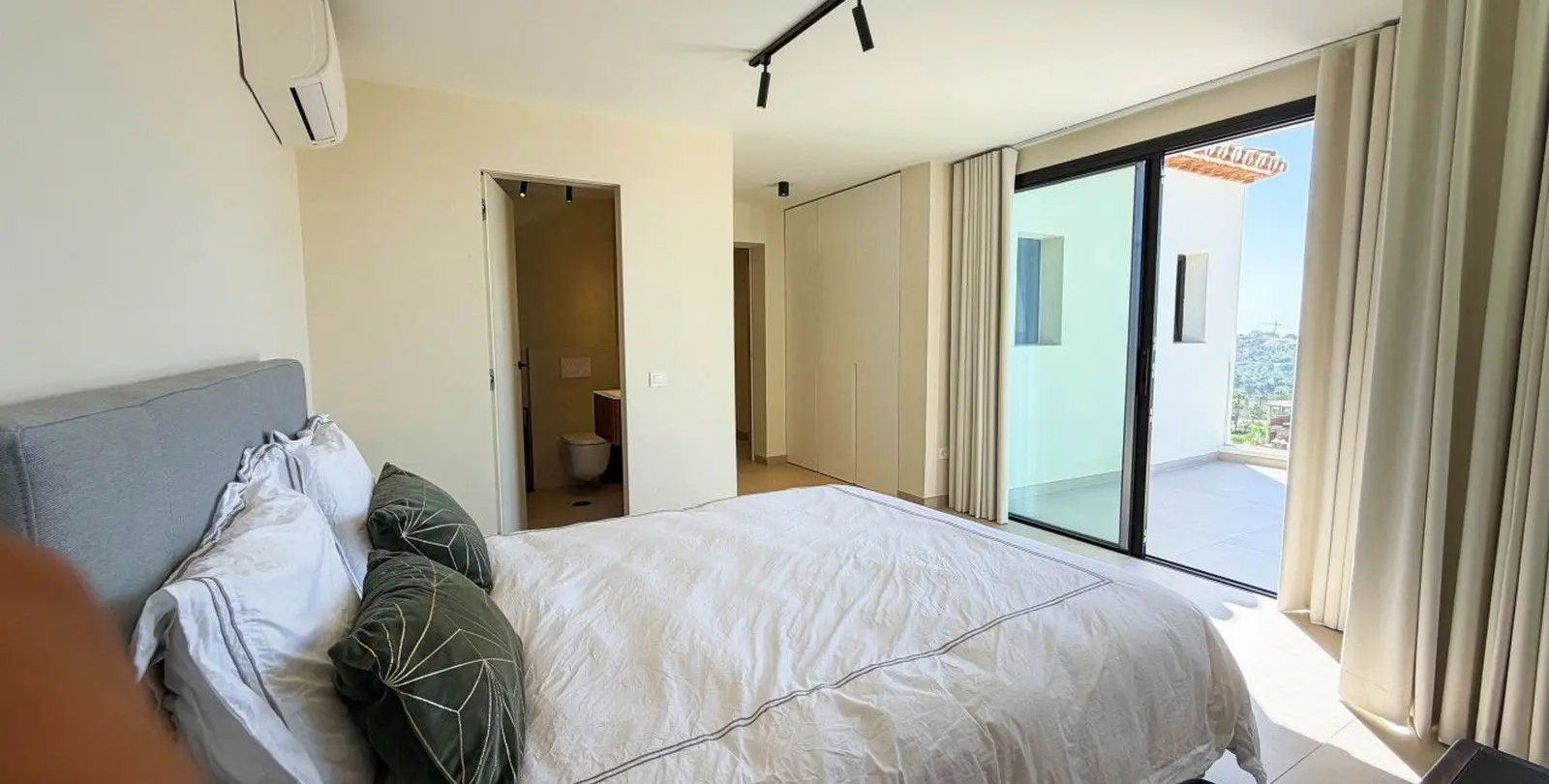 Sale of detached villa in Hacienda Las Chapas 22