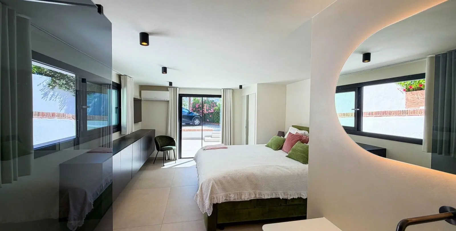 Sale of detached villa in Hacienda Las Chapas 25