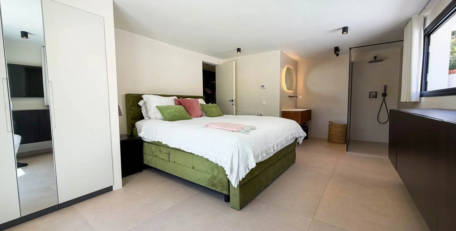 Sale of detached villa in Hacienda Las Chapas 26