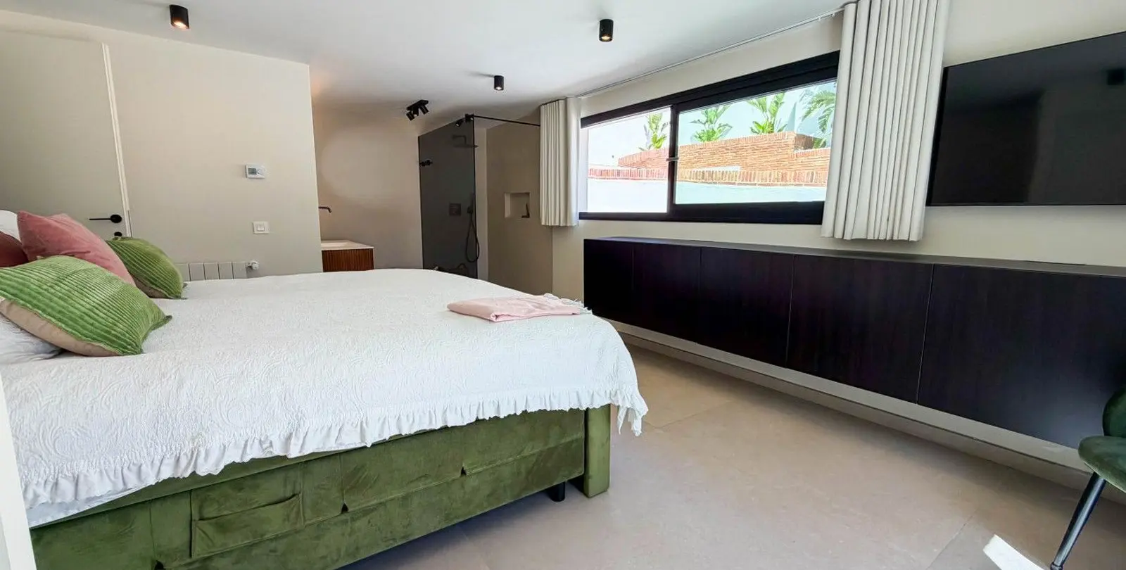Sale of detached villa in Hacienda Las Chapas 28