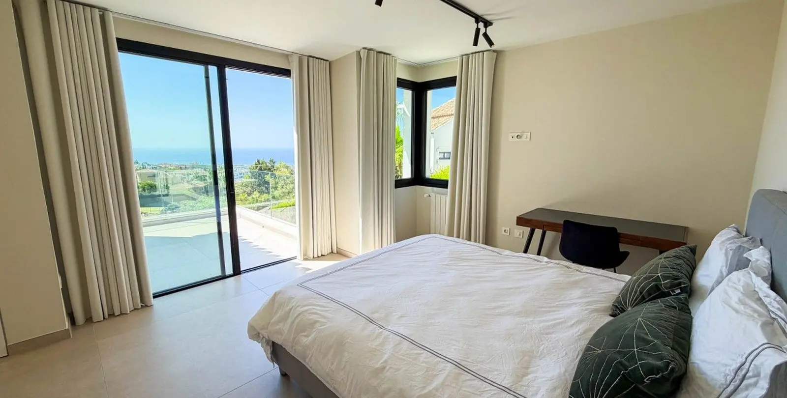 Sale of detached villa in Hacienda Las Chapas 38