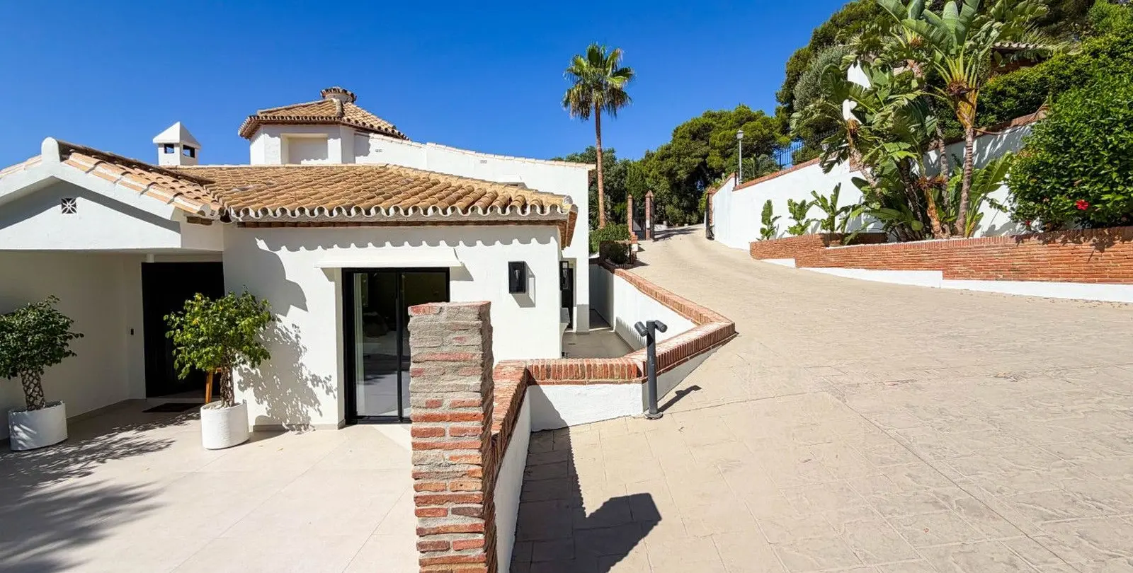 Sale of detached villa in Hacienda Las Chapas 79