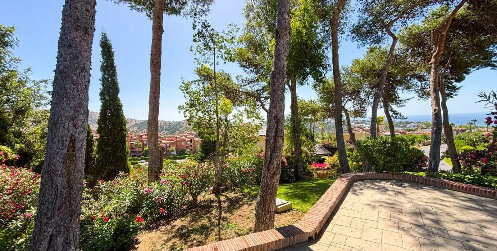 Sale of detached villa in Hacienda Las Chapas 86