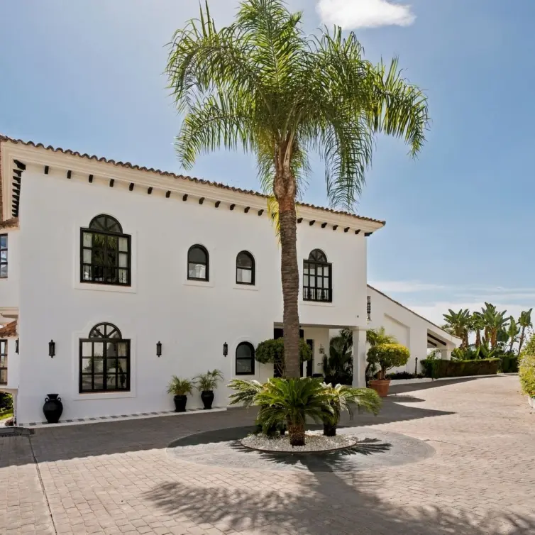 Sale of detached villa in Benahavís