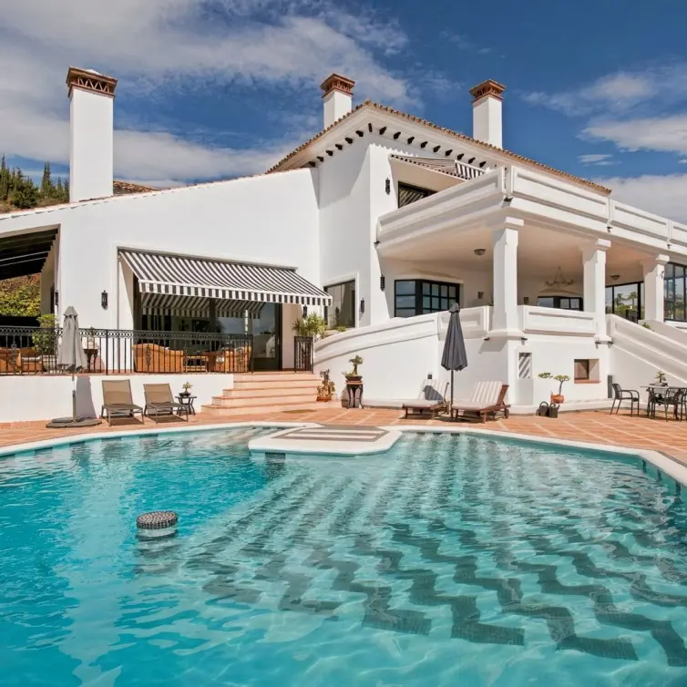 Sale of detached villa in Benahavís