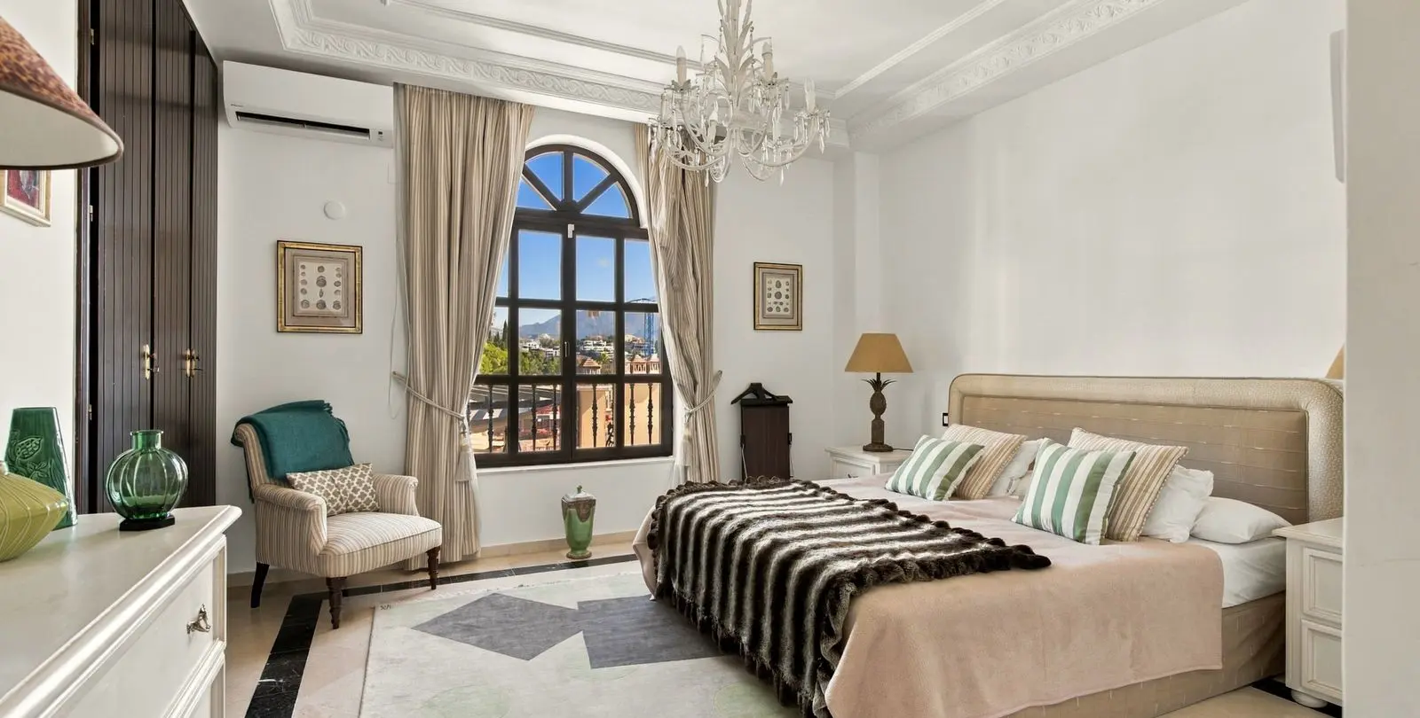Sale of detached villa in Benahavís 17