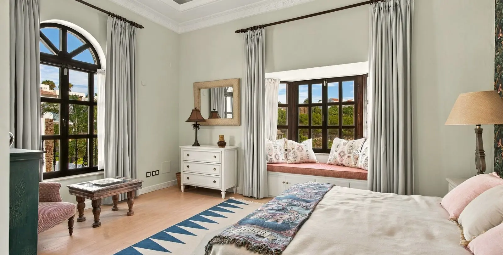 Sale of detached villa in Benahavís 32