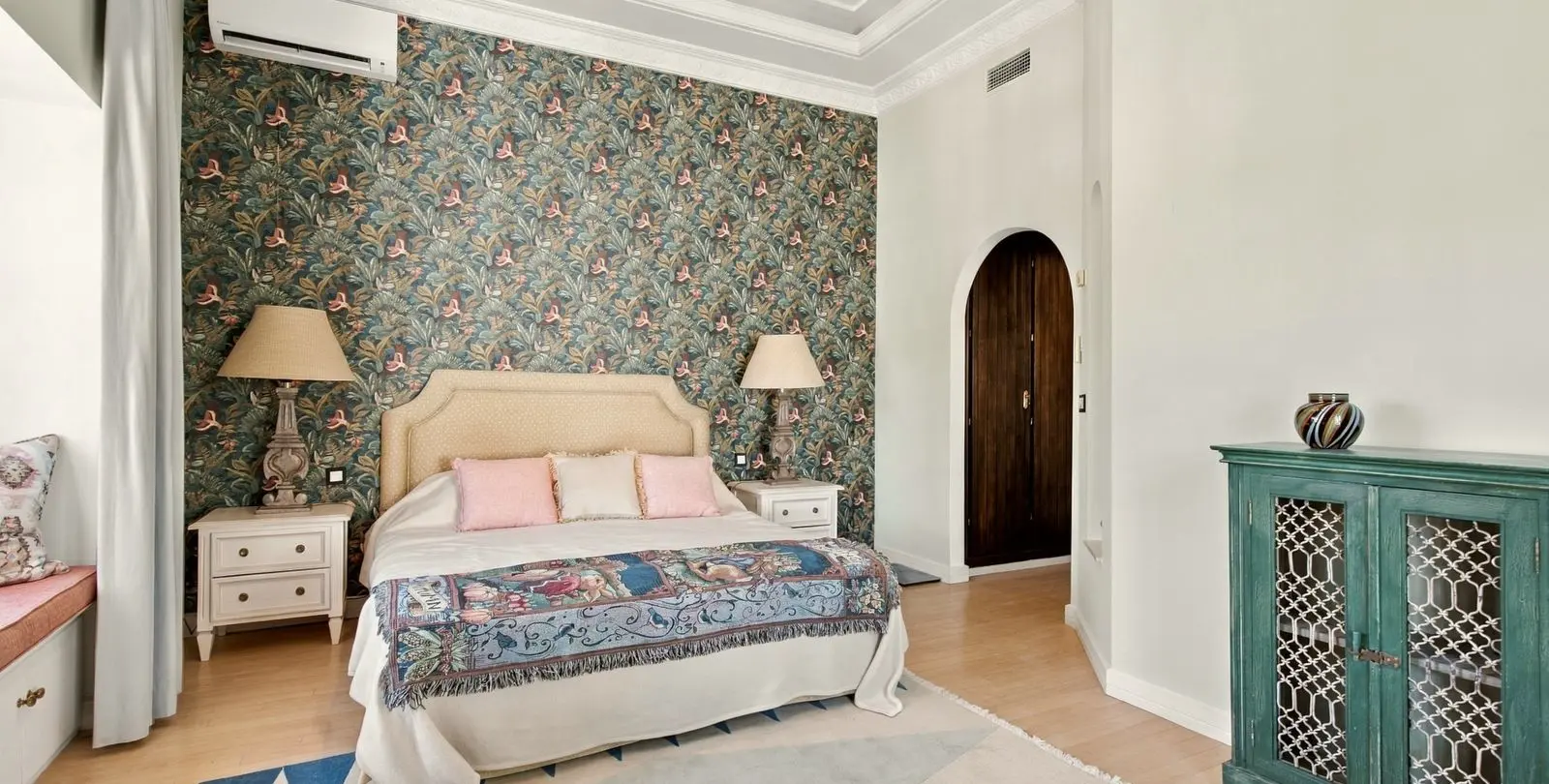 Sale of detached villa in Benahavís 33