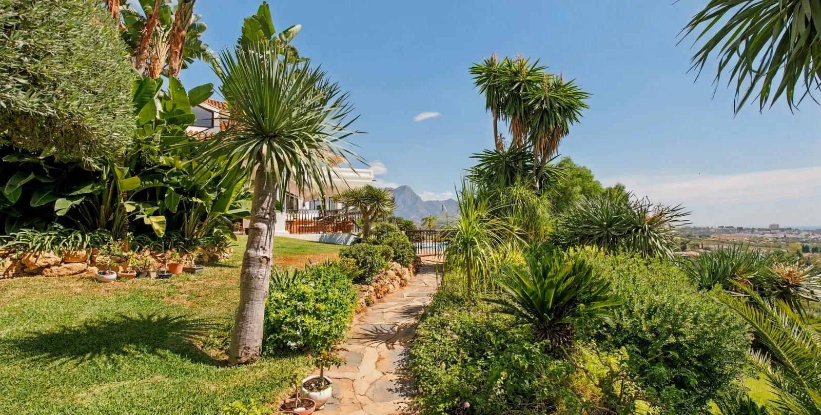 Sale of detached villa in Benahavís 73