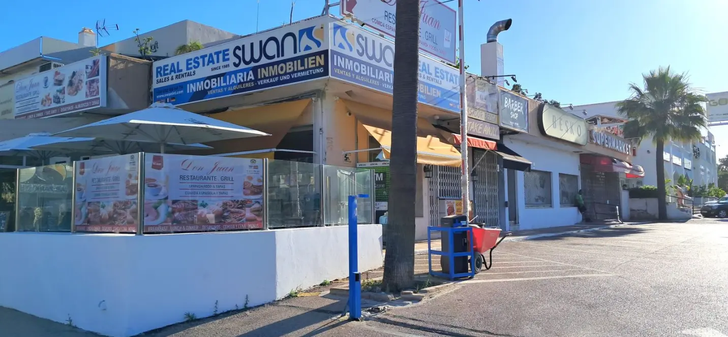 Sale of commercial premises in Estepona 3