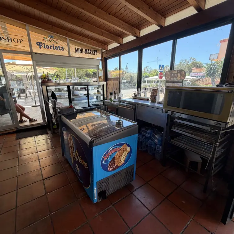 Sale of commercial premises in Estepona