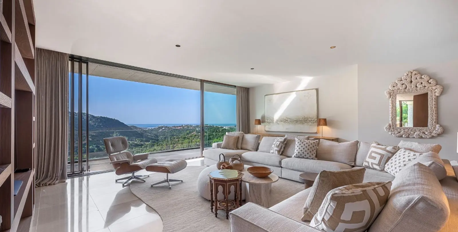 Sale of detached villa in Benahavís 2
