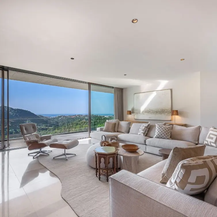 Sale of detached villa in Benahavís