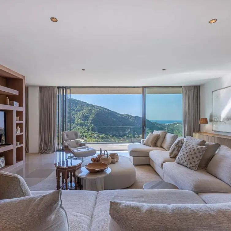 Sale of detached villa in Benahavís