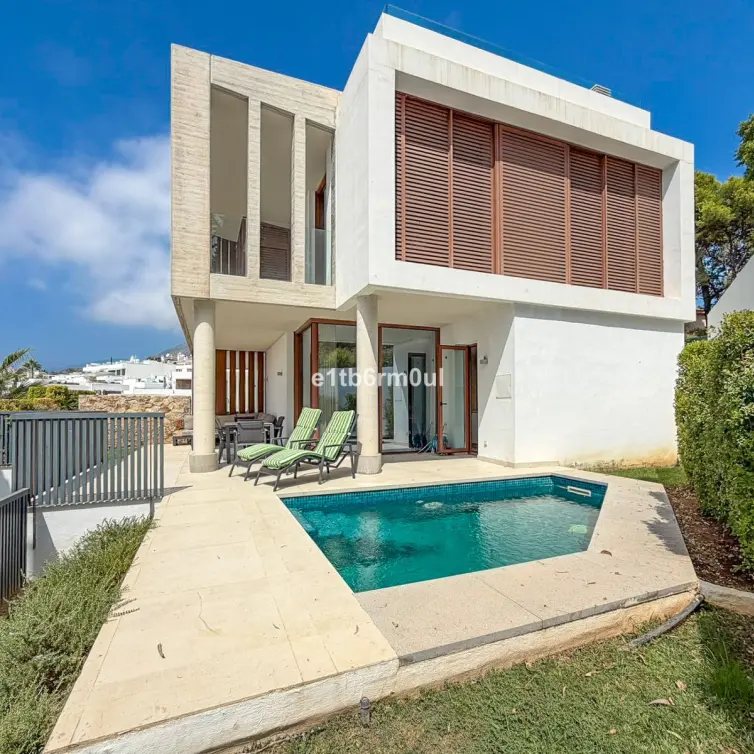 Sale of semi-detached house in The Golden Mile