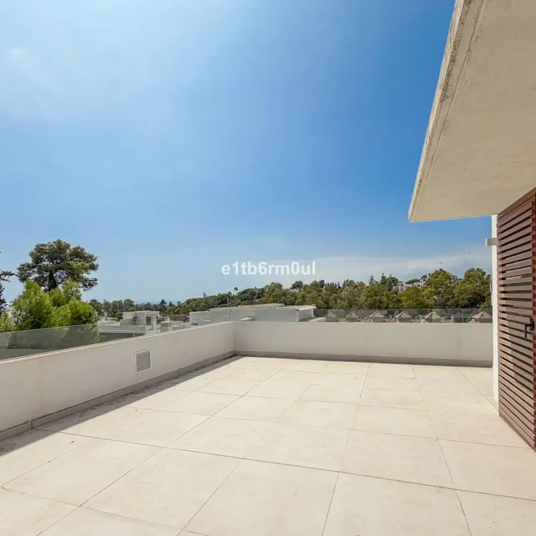 Sale of semi-detached house in The Golden Mile