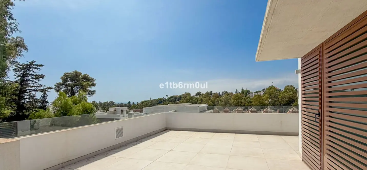 Sale of semi-detached house in The Golden Mile 3