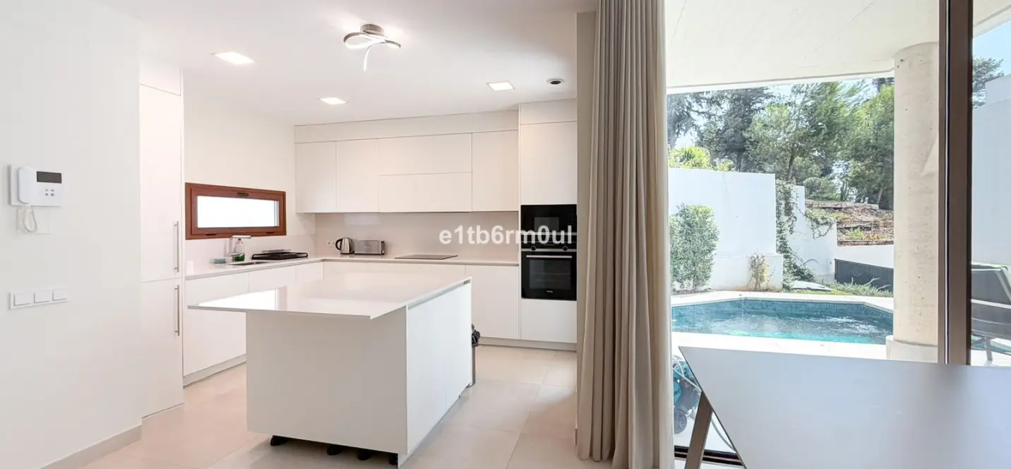 Sale of semi-detached house in The Golden Mile 4