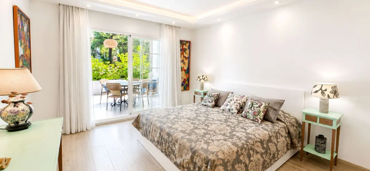 Sale of ground floor apartment in The Golden Mile 4