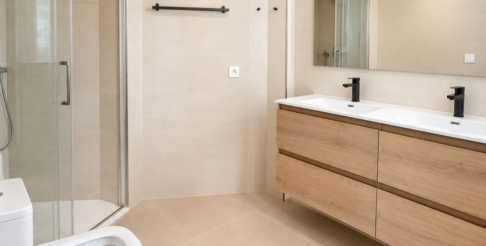 Long-term rent of townhouse in El Paraiso 8