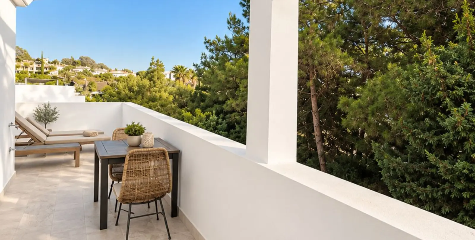 Long-term rent of townhouse in El Paraiso 14