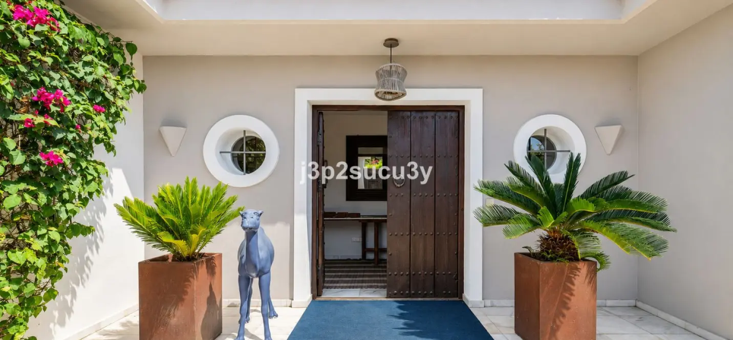 Long-term rent of detached villa in Guadalmina Baja 1