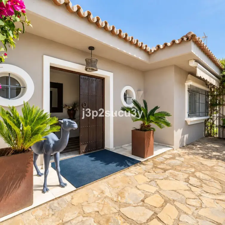 Long-term rent of detached villa in Guadalmina Baja