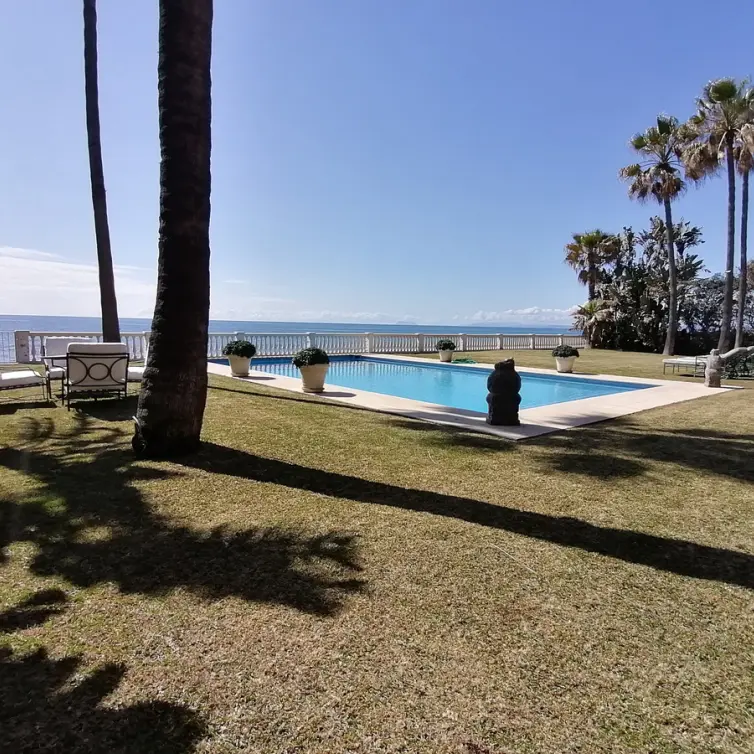 Alquiler a largo plazo de villa independiente en Guadalmina Baja