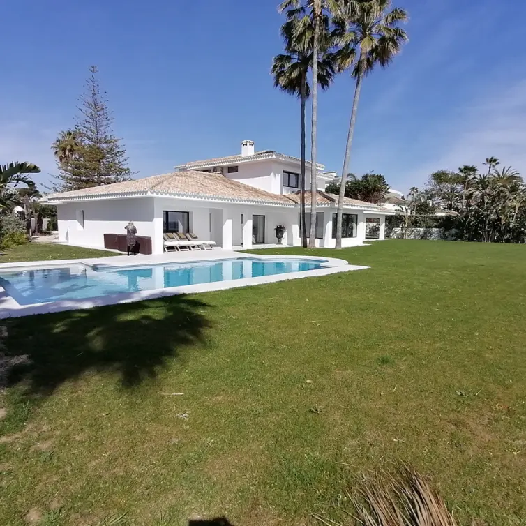 Alquiler a largo plazo de villa independiente en Guadalmina Baja