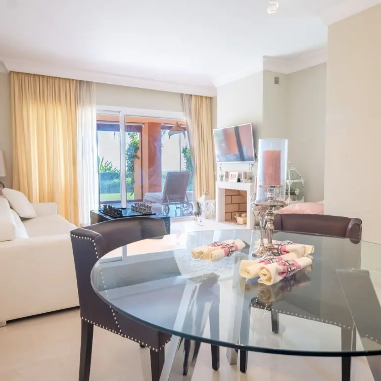 Venta de apartamento en planta baja en Benahavís