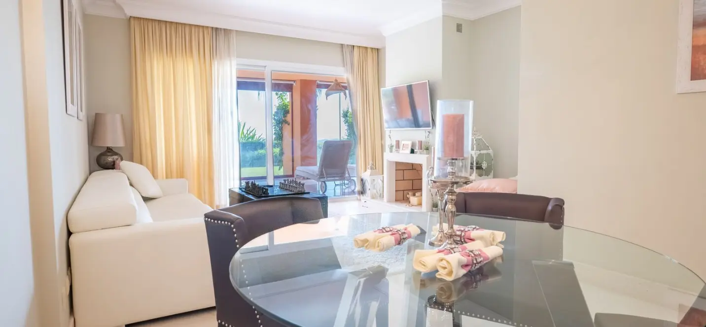 Venta de apartamento en planta baja en Benahavís 1