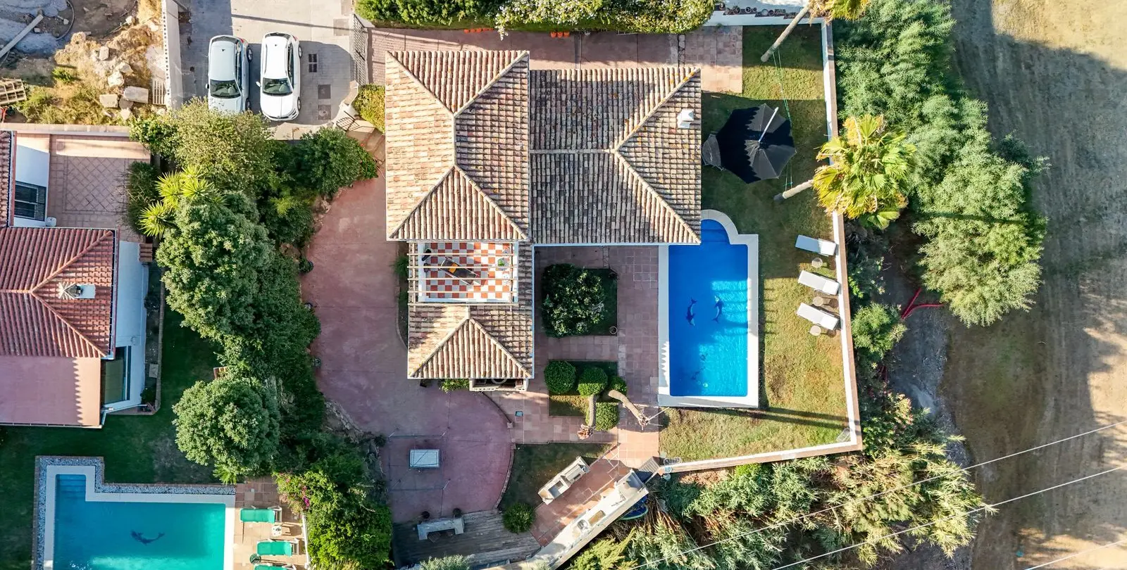Sale of detached villa in Estepona 2
