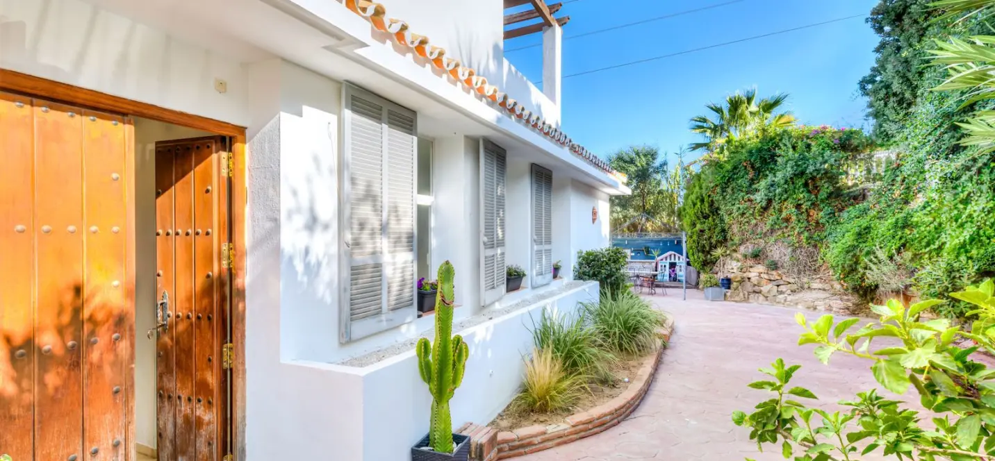 Sale of detached villa in Estepona 3