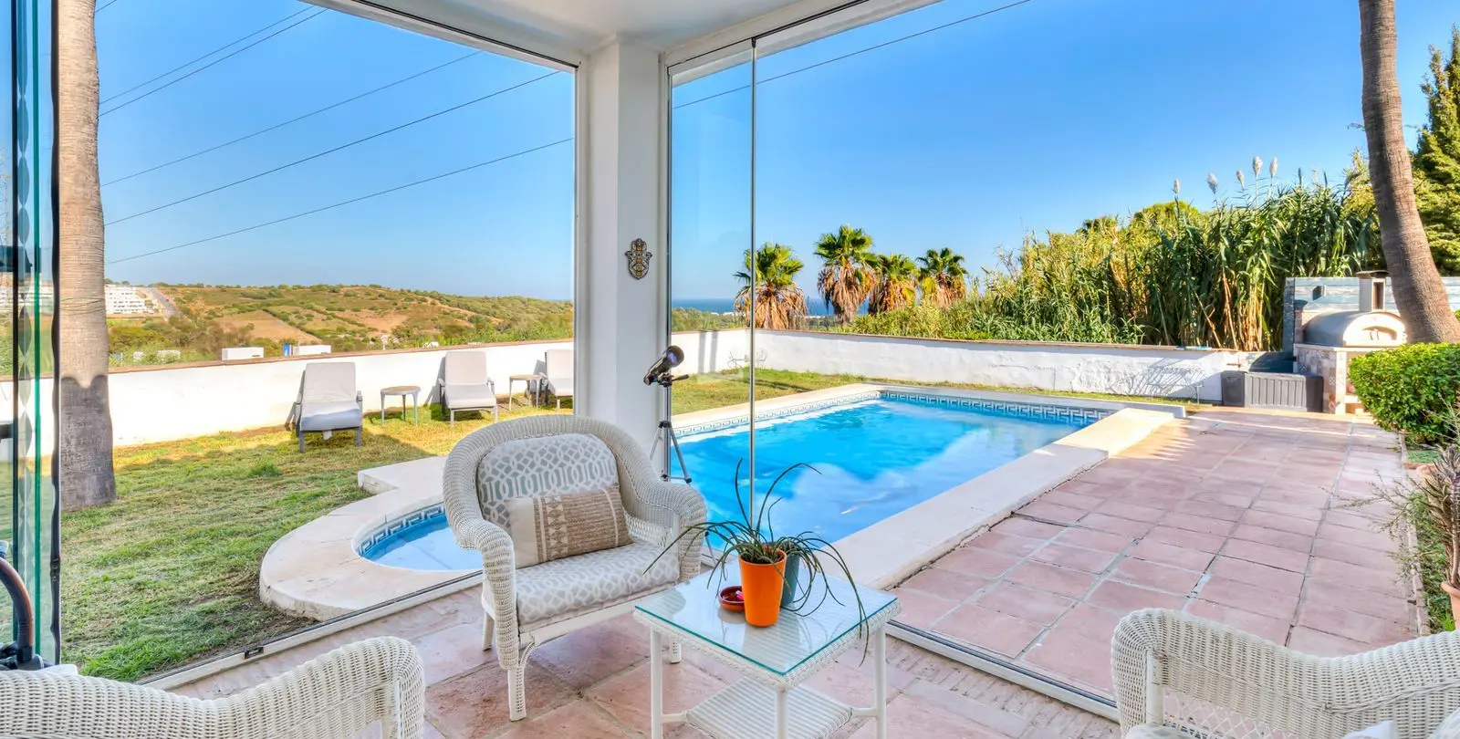 Sale of detached villa in Estepona 7