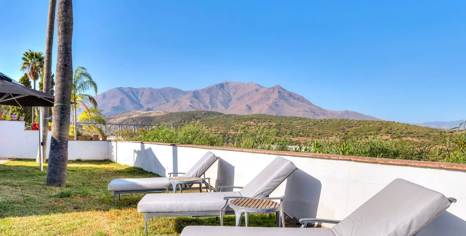 Sale of detached villa in Estepona 12