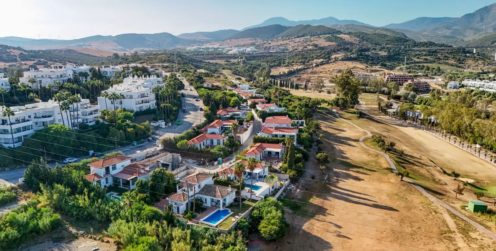 Sale of detached villa in Estepona 28